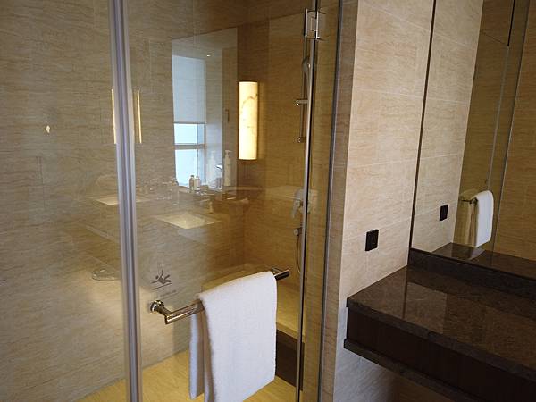 『萬豪集團』台北南港六福萬怡套房開箱---第一次住到六福萬怡