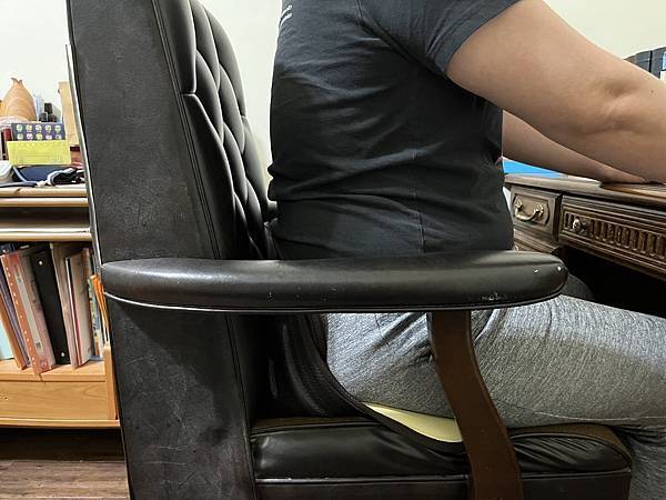 懶人救星!!! 【撐腰人】撐腰坐墊--讓我久坐不再腰酸背痛