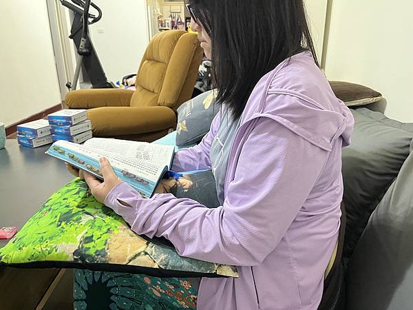 懶人救星!!! 【撐腰人】撐腰坐墊--讓我久坐不再腰酸背痛