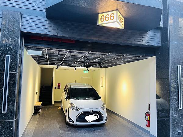 『桃園飯店』IF 商務汽旅--雅緻四人車庫房全家出遊的好選