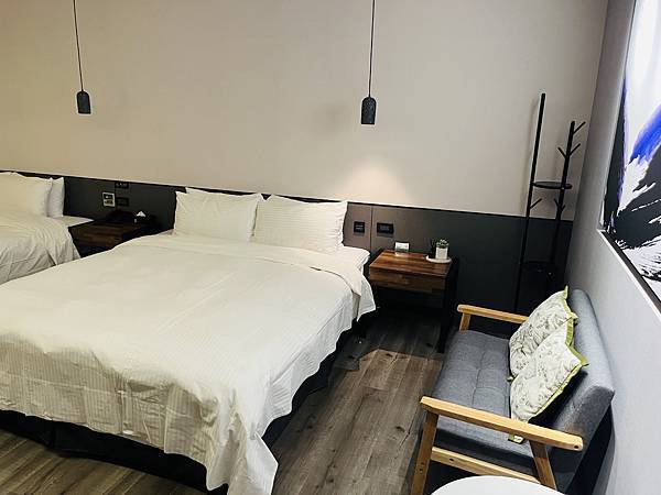 『桃園飯店』IF 商務汽旅--雅緻四人車庫房全家出遊的好選