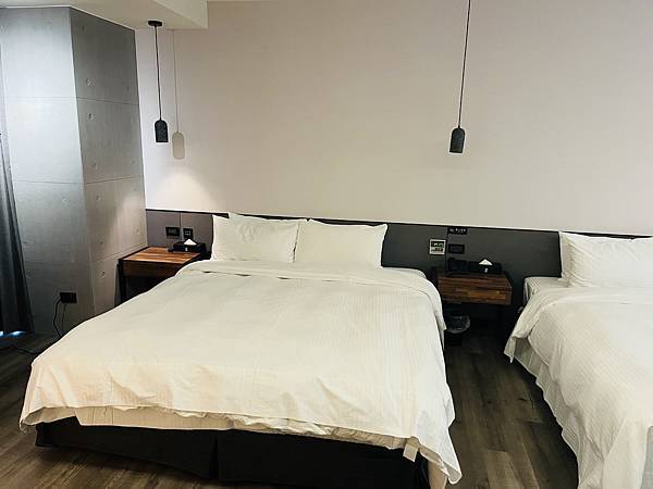 『桃園飯店』IF 商務汽旅--雅緻四人車庫房全家出遊的好選