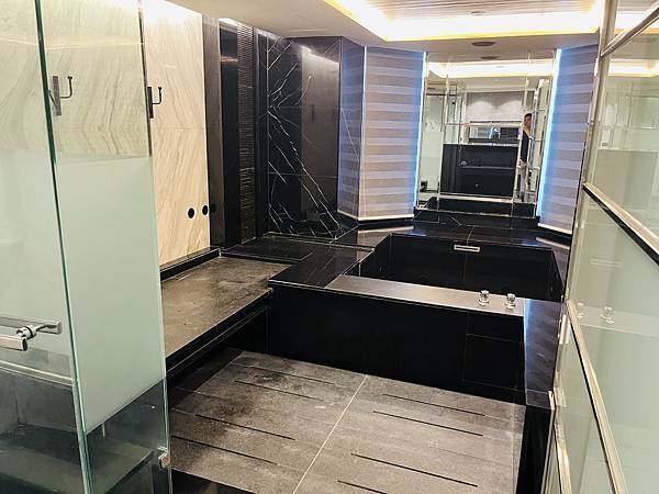 『桃園飯店』IF 商務汽旅--雅緻四人車庫房全家出遊的好選