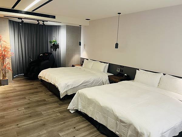 『桃園飯店』IF 商務汽旅--雅緻四人車庫房全家出遊的好選