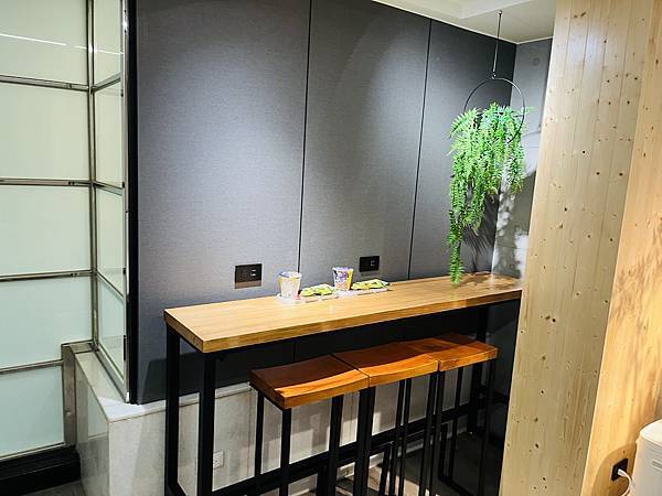 『桃園飯店』IF 商務汽旅--雅緻四人車庫房全家出遊的好選