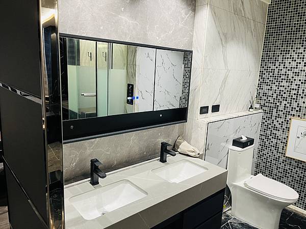 『桃園飯店』IF 商務汽旅--雅緻四人車庫房全家出遊的好選