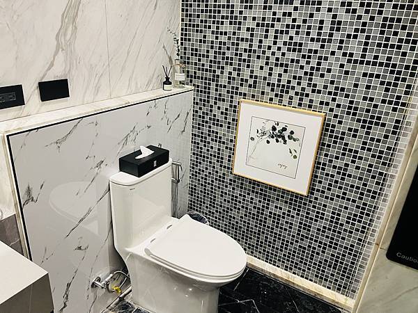 『桃園飯店』IF 商務汽旅--雅緻四人車庫房全家出遊的好選