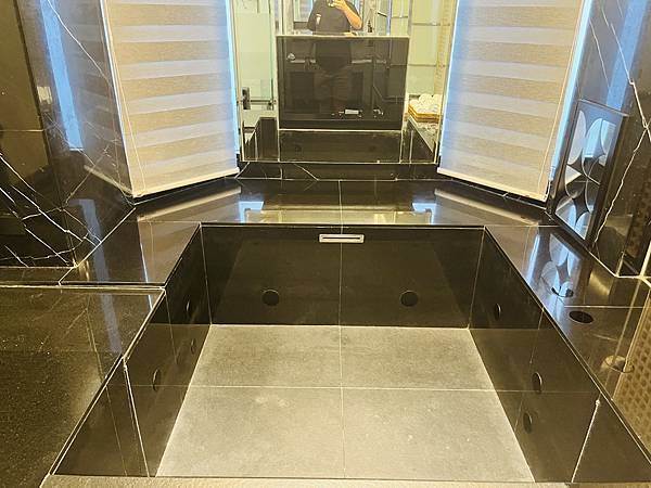 『桃園飯店』IF 商務汽旅--雅緻四人車庫房全家出遊的好選