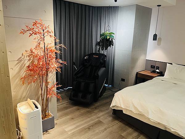 『桃園飯店』IF 商務汽旅--雅緻四人車庫房全家出遊的好選