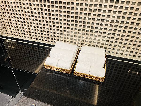 『桃園飯店』IF 商務汽旅--雅緻四人車庫房全家出遊的好選