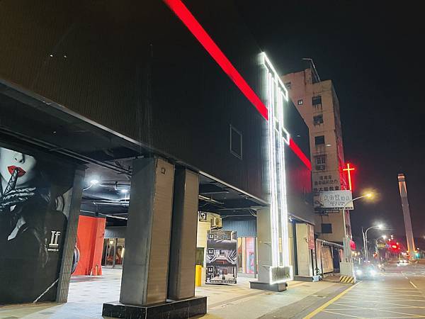 『桃園飯店』IF 商務汽旅--雅緻四人車庫房全家出遊的好選