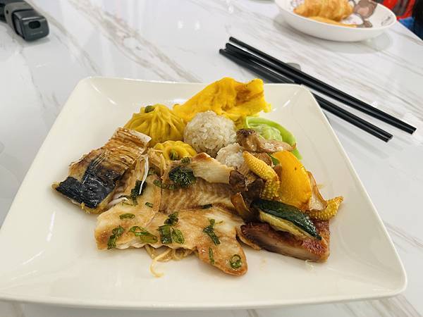 『桃園飯店』IF 商務汽旅--雅緻四人車庫房全家出遊的好選