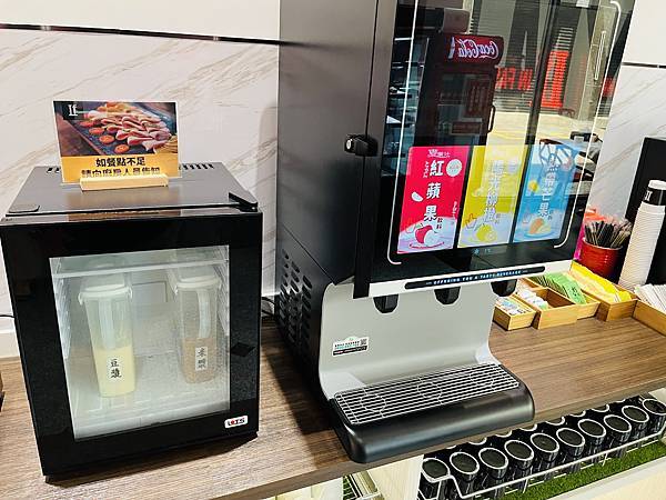 『桃園飯店』IF 商務汽旅--雅緻四人車庫房全家出遊的好選