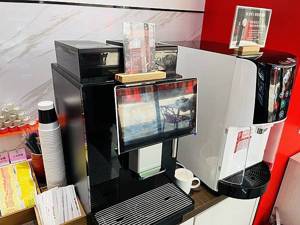 『桃園飯店』IF 商務汽旅--雅緻四人車庫房全家出遊的好選