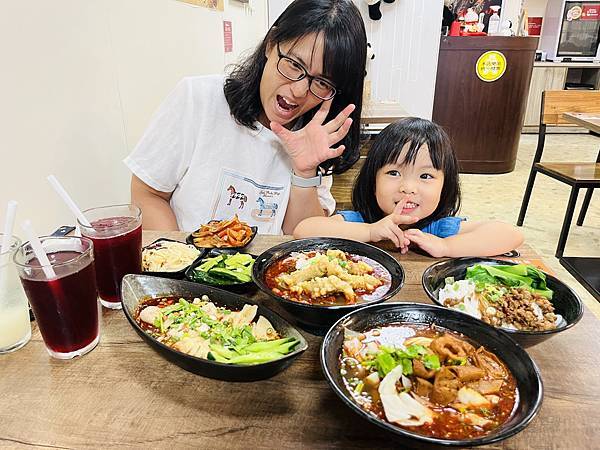 『台北古亭美食』【蜀來飽重慶小麵一家人吃爽爽!道地川味,口 『台北古亭美食』【蜀來飽重慶小麵一家人吃爽爽!道地川味,口