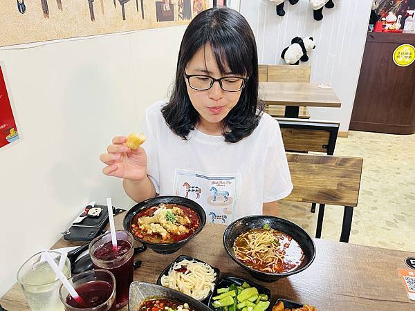 『台北古亭美食』【蜀來飽重慶小麵一家人吃爽爽!道地川味,口 『台北古亭美食』【蜀來飽重慶小麵一家人吃爽爽!道地川味,口