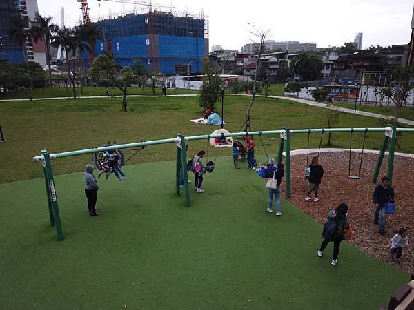 『新店美食』--主日後的小確幸:小碧潭築間火鍋+十四張歷史公