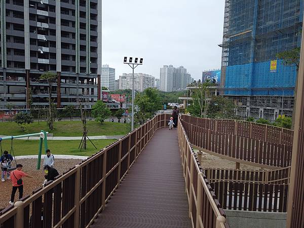 『新店美食』--主日後的小確幸:小碧潭築間火鍋+十四張歷史公