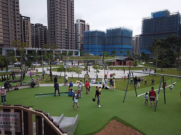 『新店美食』--主日後的小確幸:小碧潭築間火鍋+十四張歷史公