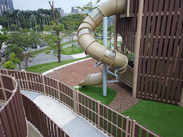 『新店美食』--主日後的小確幸：小碧潭築間火鍋＋十四張歷史公