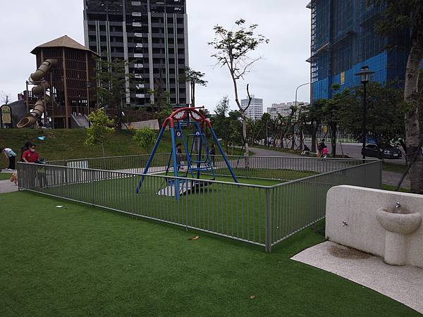 『新店美食』--主日後的小確幸:小碧潭築間火鍋+十四張歷史公