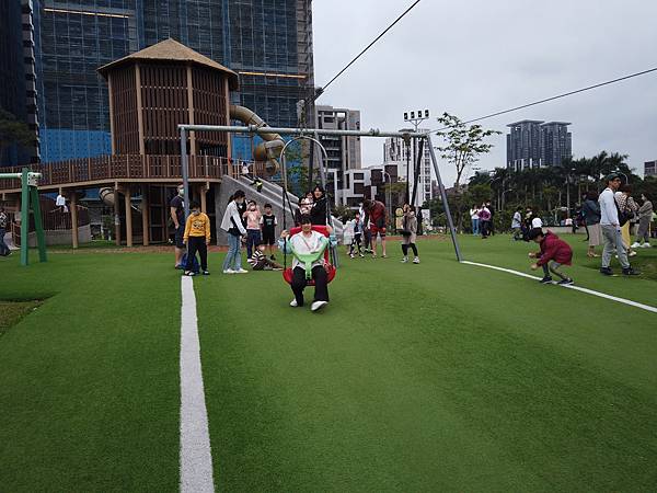 『新店美食』--主日後的小確幸:小碧潭築間火鍋+十四張歷史公