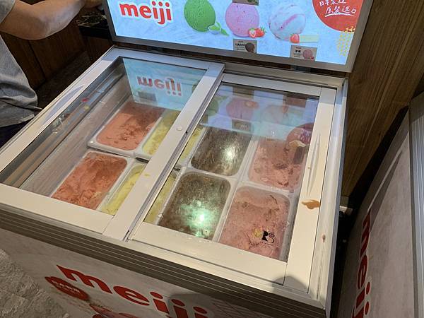 『新店美食』--主日後的小確幸:小碧潭築間火鍋+十四張歷史公