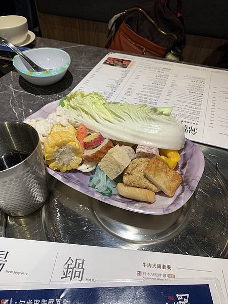 『新店美食』--主日後的小確幸:小碧潭築間火鍋+十四張歷史公