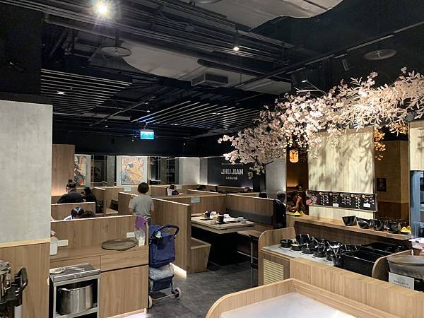 『新店美食』--主日後的小確幸:小碧潭築間火鍋+十四張歷史公