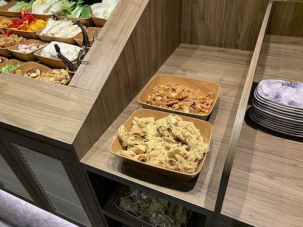 『新店美食』--主日後的小確幸:小碧潭築間火鍋+十四張歷史公