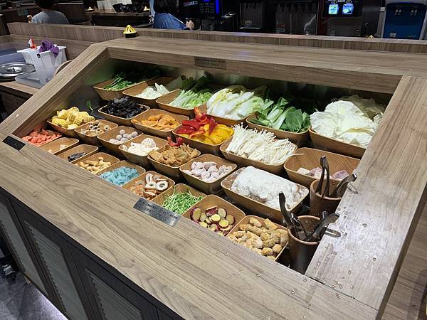 『新店美食』--主日後的小確幸:小碧潭築間火鍋+十四張歷史公