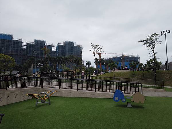 『新店美食』--主日後的小確幸:小碧潭築間火鍋+十四張歷史公