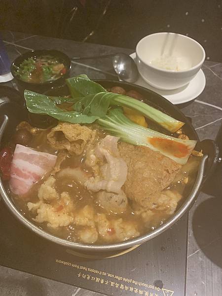 『新店美食』--主日後的小確幸:小碧潭築間火鍋+十四張歷史公