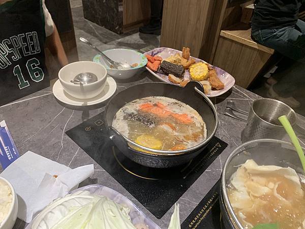 『新店美食』--主日後的小確幸:小碧潭築間火鍋+十四張歷史公