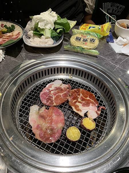 『新店美食』--主日後的小確幸:小碧潭築間火鍋+十四張歷史公