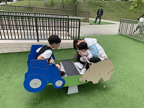 『新店美食』--主日後的小確幸:小碧潭築間火鍋+十四張歷史公 『新店美食』--主日後的小確幸:小碧潭築間火鍋+十四張歷史公