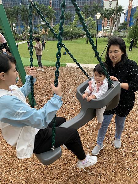 『新店美食』--主日後的小確幸:小碧潭築間火鍋+十四張歷史公