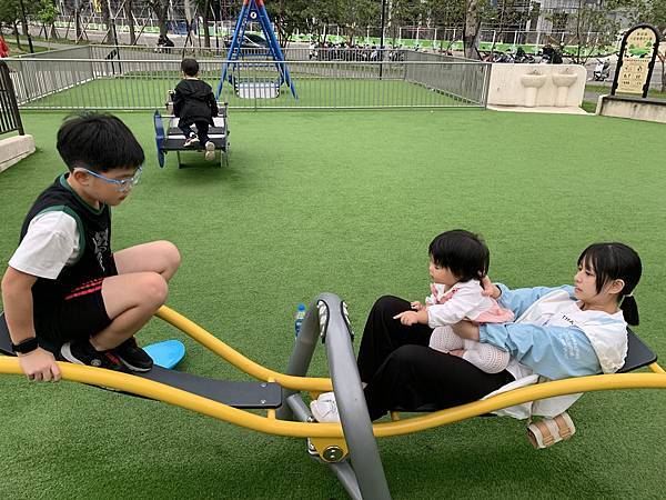 『新店美食』--主日後的小確幸:小碧潭築間火鍋+十四張歷史公