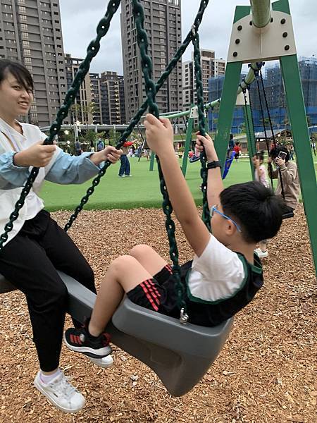 『新店美食』--主日後的小確幸:小碧潭築間火鍋+十四張歷史公