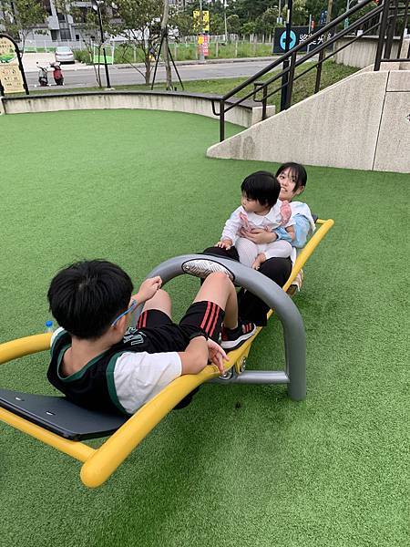 『新店美食』--主日後的小確幸:小碧潭築間火鍋+十四張歷史公