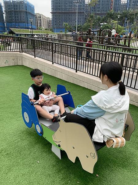 『新店美食』--主日後的小確幸:小碧潭築間火鍋+十四張歷史公