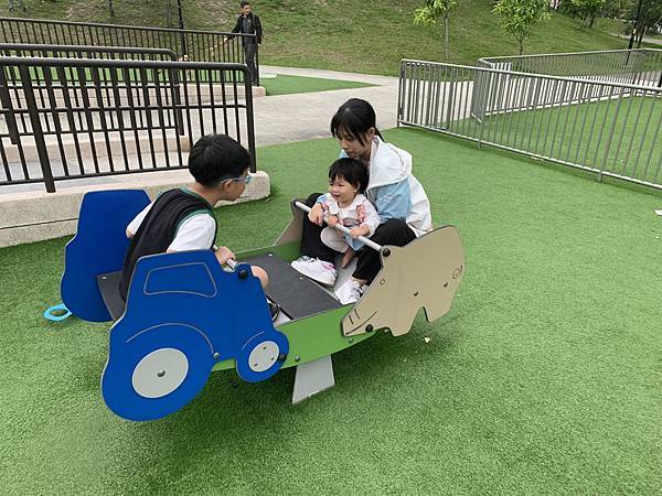 『新店美食』--主日後的小確幸:小碧潭築間火鍋+十四張歷史公