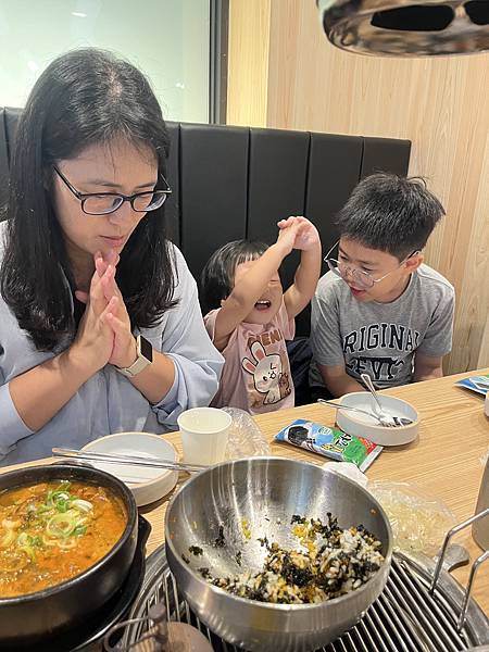 『韓國水原』慶祝碩寶十歲生日韓國吃燒肉啦!!