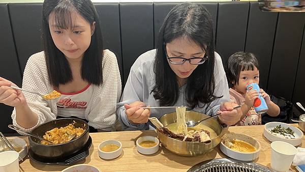 『韓國水原』慶祝碩寶十歲生日韓國吃燒肉啦!!