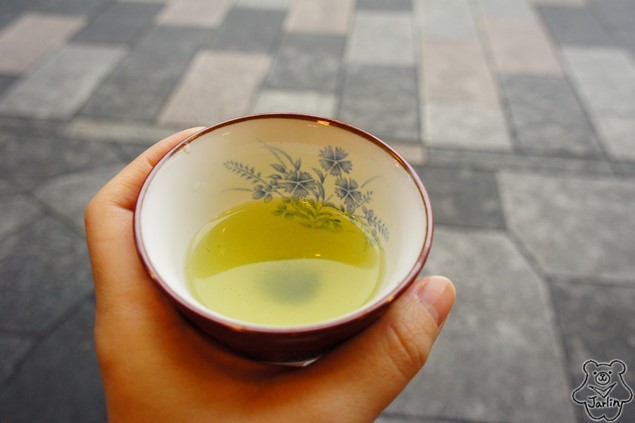 平等院外的抹茶粉冰淇淋2