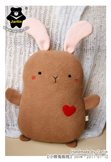 20110112-小棕兔抱枕01.jpg