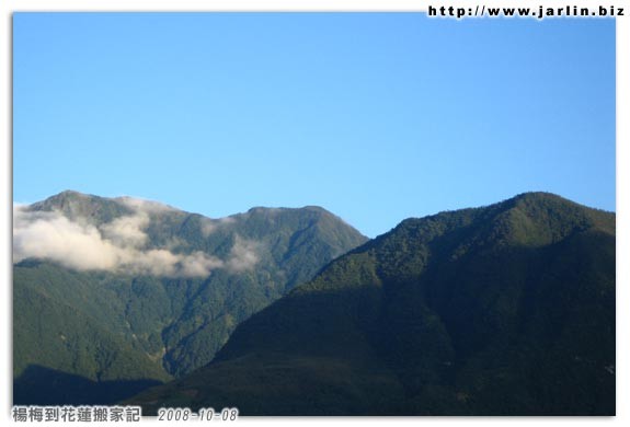 花蓮的家，可以看到這麼漂亮的山與天空