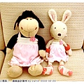 20101020_羊咩&小兔的小禮服02.jpg