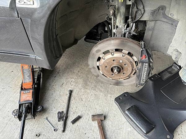 車輛故障整理~防傾桿橡膠固定座