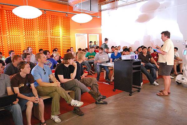 1200px-Paul_Graham_talking_about_Prototype_Day_at_Y_Combinator_Summer_2009 (1).jpg